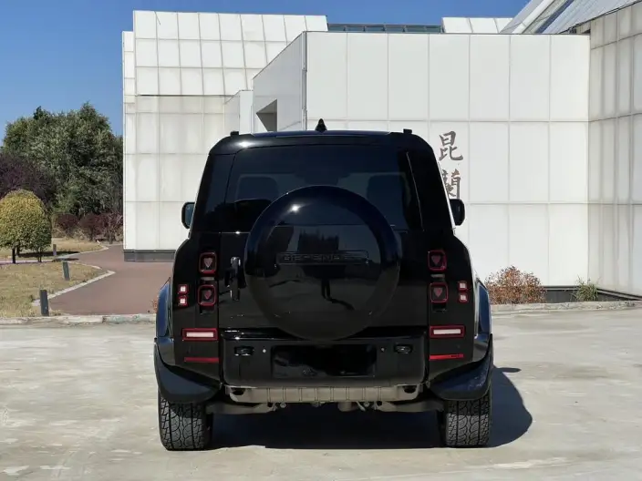 Land Rover Defender 2025 Model 110 3.0T P400 SE X-Dynamic – фото 5
