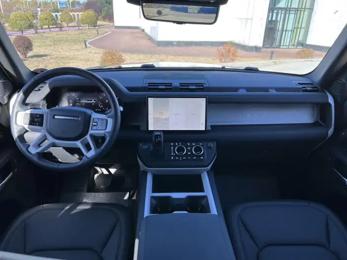Land Rover Defender 2025 Model 110 3.0T P400 SE X-Dynamic – фото 7