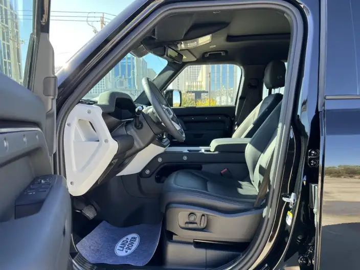 Land Rover Defender 2025 Model 110 3.0T P400 SE X-Dynamic – фото 8