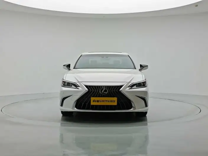 Lexus ES 2022 Model 200 Superior Edition