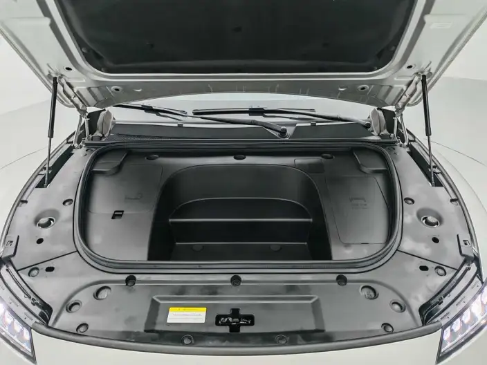 eπ 007 2025 Model EV 565 4WD Max Pilot Edition – фото 10