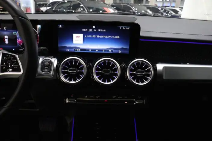 Mercedes-Benz GLB 2024 Model Facelift GLB 220 Dynamic Model – фото 9