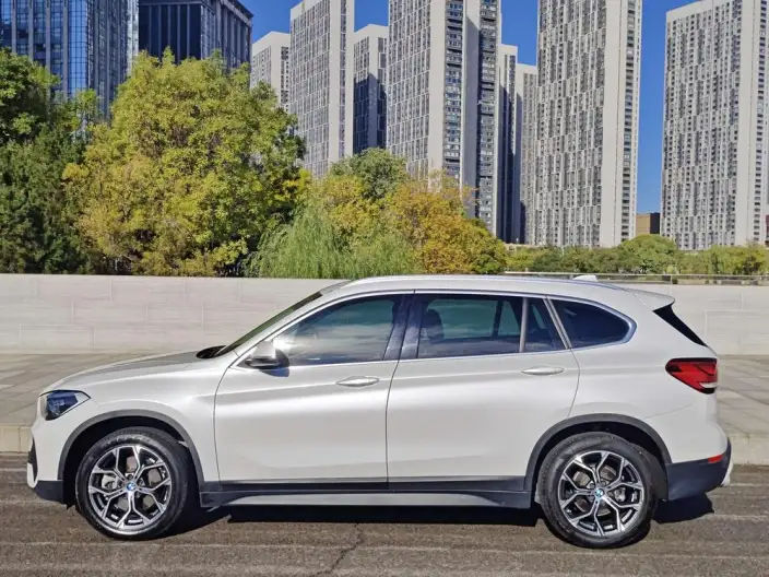 BMW X1 2022 Model sDrive25Li Leading Model – фото 3