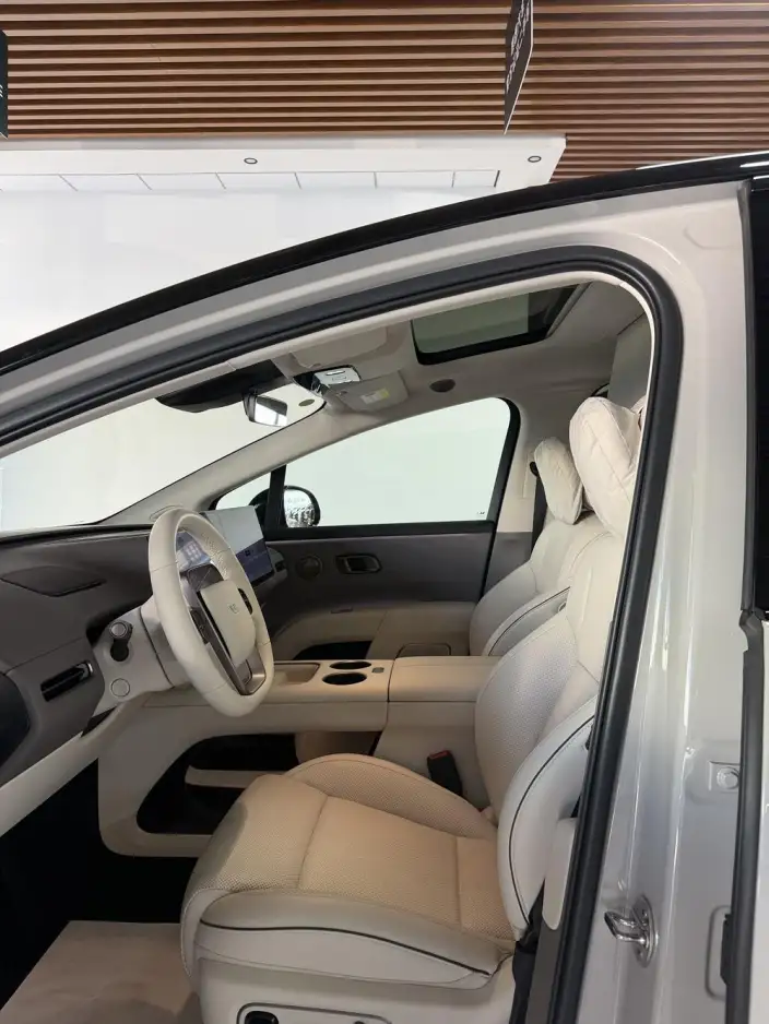 Li Auto i8 2025 Model Standard Edition – фото 7