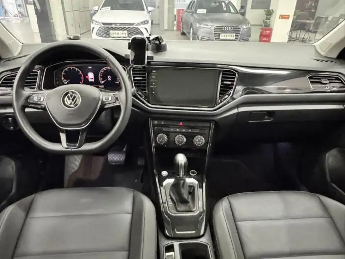 Volkswagen T-Roc 2021 Model 280TSI DSG 2WD Luxury Zhilian Edition – фото 6