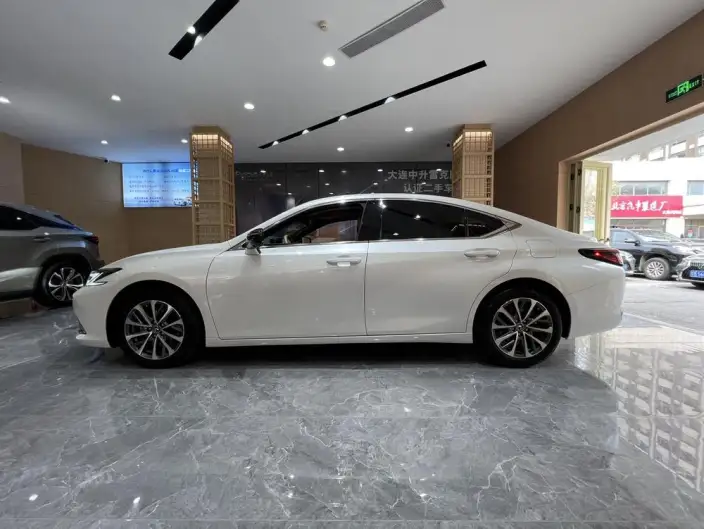 Lexus ES 2025 Model 200 Premium – фото 3