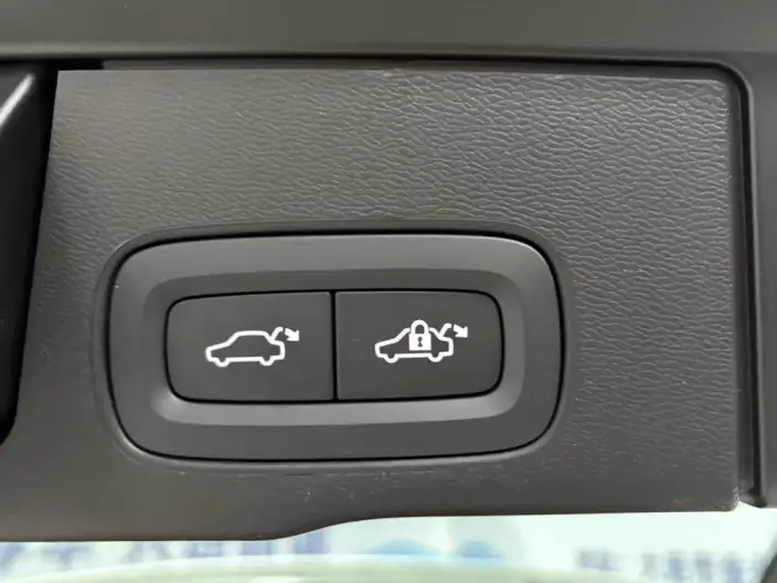 Volvo XC60 2026 Model B5 4WD Smart Range Deluxe Edition – фото 5