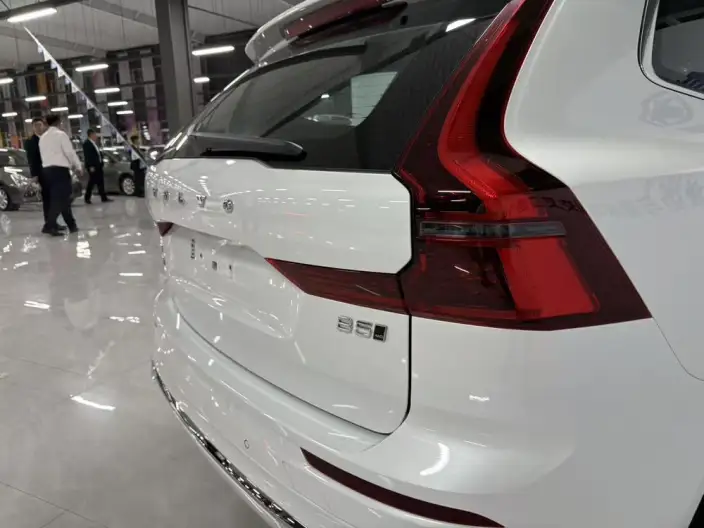 Volvo XC60 2026 Model B5 4WD Smart Range Deluxe Edition – фото 7