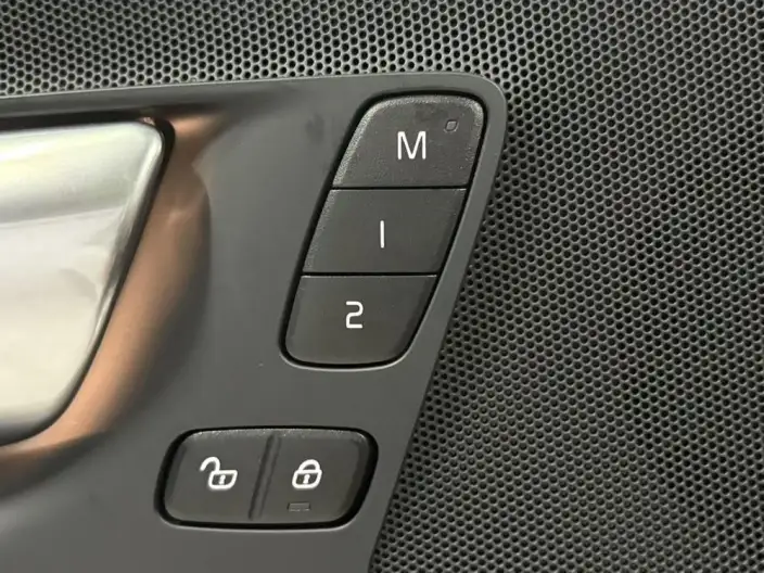 Volvo XC60 2026 Model B5 4WD Smart Range Deluxe Edition – фото 8