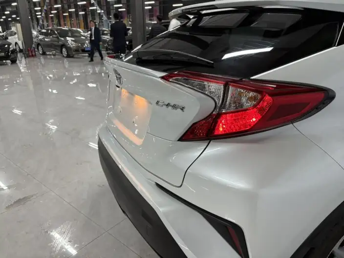 Toyota C-HR 2022 Model 2.0L Leading version – фото 10