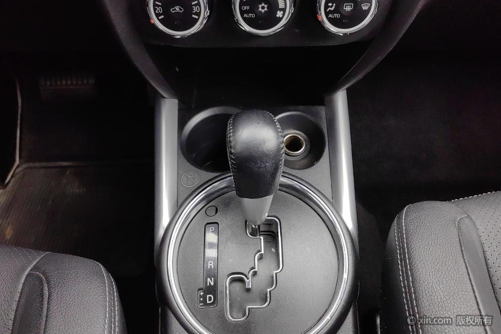 Peugeot 2008 2013 модификация 2.0L 2WD Luxury – фото 15
