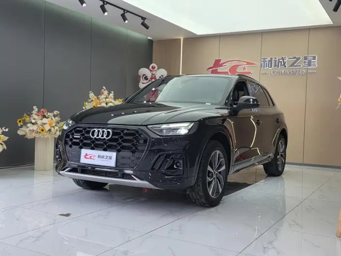 Audi Q5L 2025 Model quattro 45th Anniversary Collector Edition Edition 40TFSI Luxury Dynamic Model – фото 1