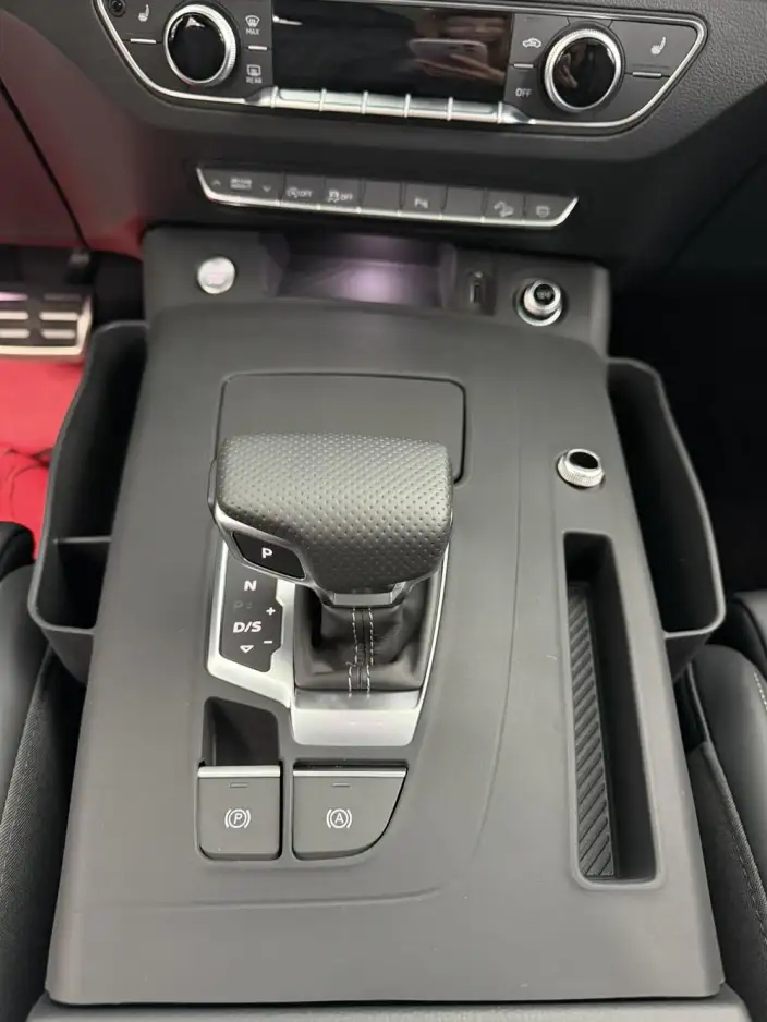 Audi Q5L 2025 Model quattro 45th Anniversary Collector Edition Edition 40TFSI Luxury Dynamic Model – фото 8