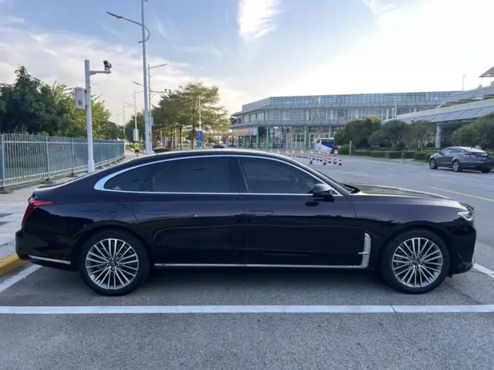HONGQI H9 2023 Model 2.0T Smart Flag Enjoy Edition – фото 6
