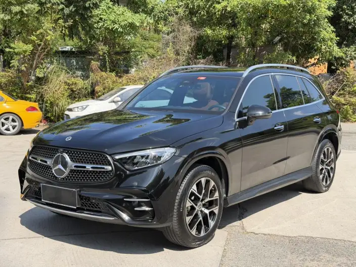 Mercedes-Benz GLC 2023 Model GLC 260 L 4MATIC Luxury Model 5 seat – фото 1