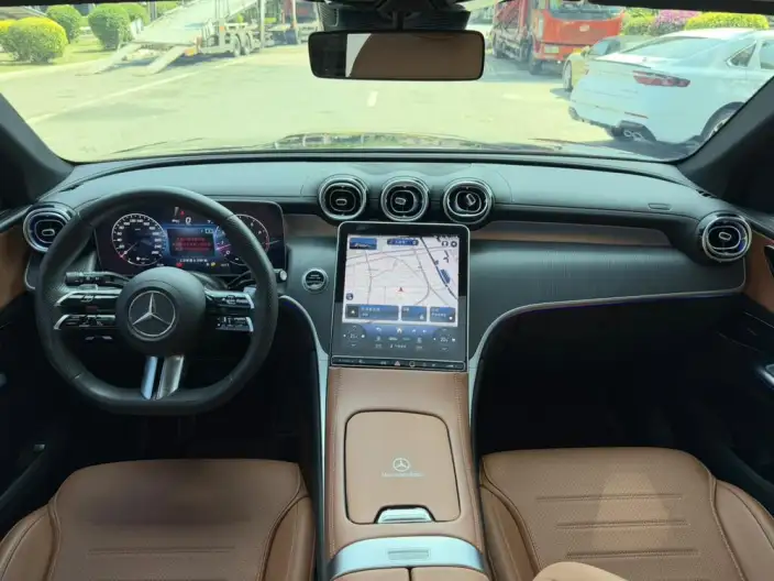 Mercedes-Benz GLC 2023 Model GLC 260 L 4MATIC Luxury Model 5 seat – фото 7