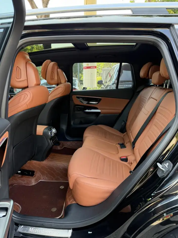 Mercedes-Benz GLC 2023 Model GLC 260 L 4MATIC Luxury Model 5 seat – фото 9