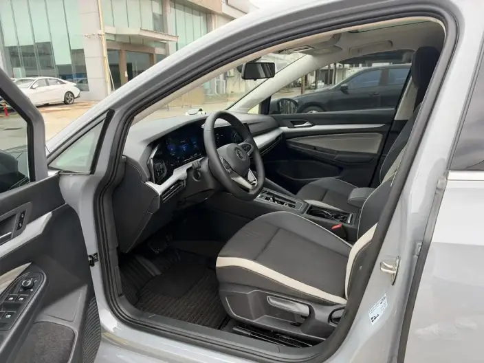 Volkswagen Golf 2021 Model 280TSI DSG R-Line – фото 8