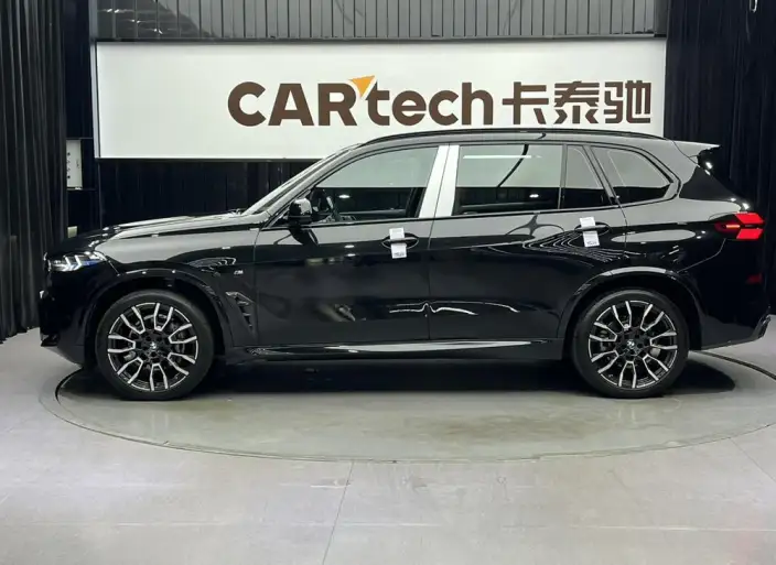 BMW X5 2023 Model xDrive40Li Exclusive Model M Sports Night Set – фото 4