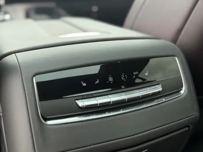Escalade 2023 Model 6.2L Automatic 4WD 7 seat Parallel Imported – фото 9