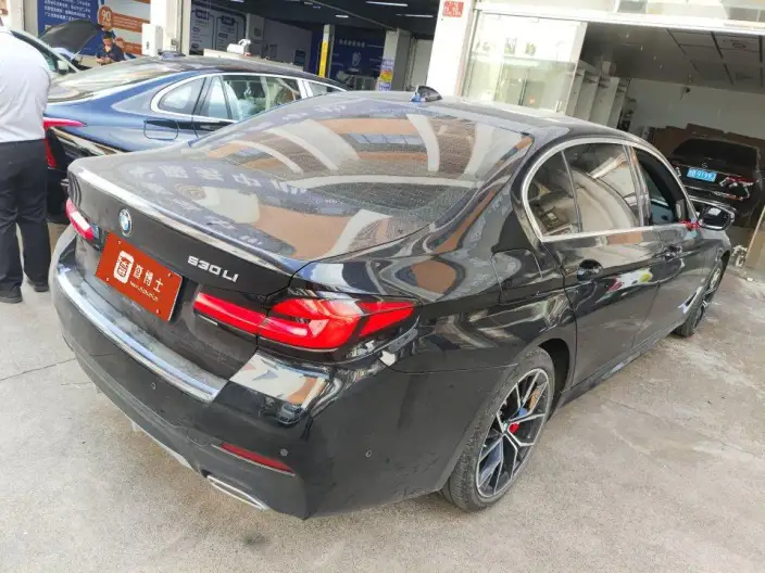 BMW 5 Series 2022 Model 530Li Exclusive Model M Sports Set – фото 4