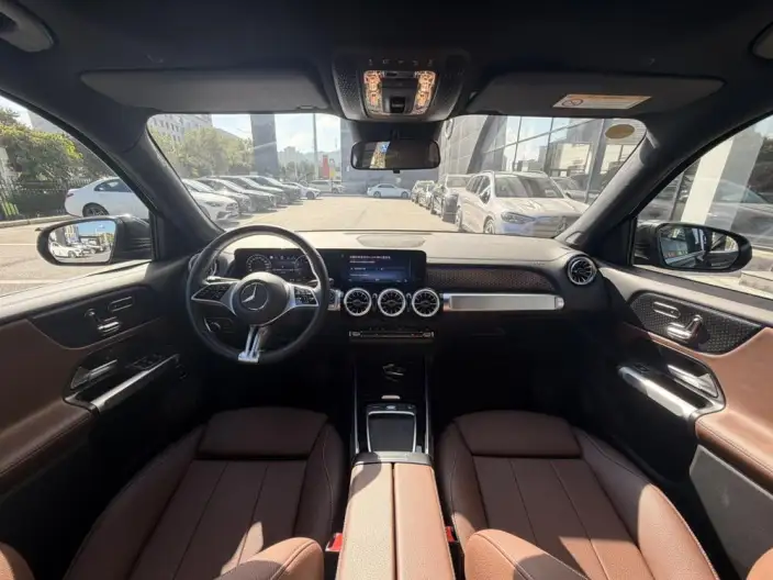 Mercedes-Benz GLB 2025 Model GLB 220 Fashion Model – фото 4
