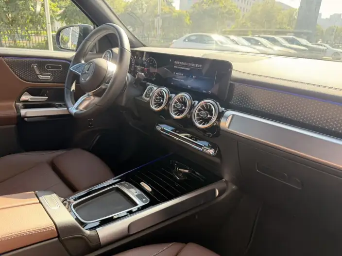 Mercedes-Benz GLB 2025 Model GLB 220 Fashion Model – фото 5