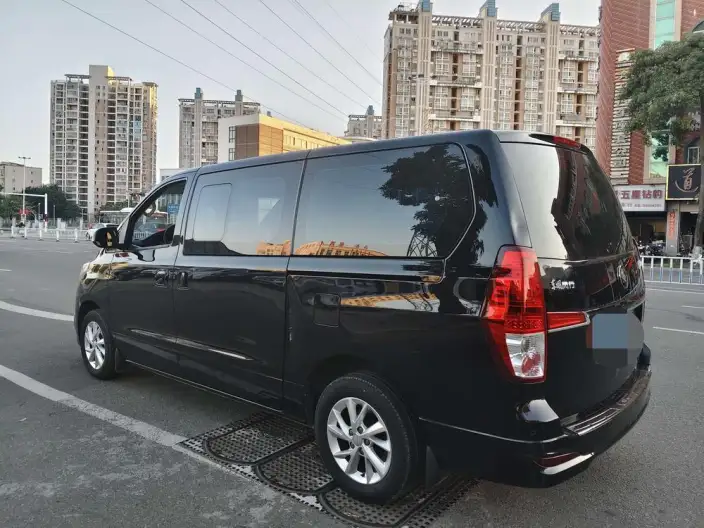 Lingzhi Plus 2024 Model 1.5T Manual Luxury Model 7 seat
