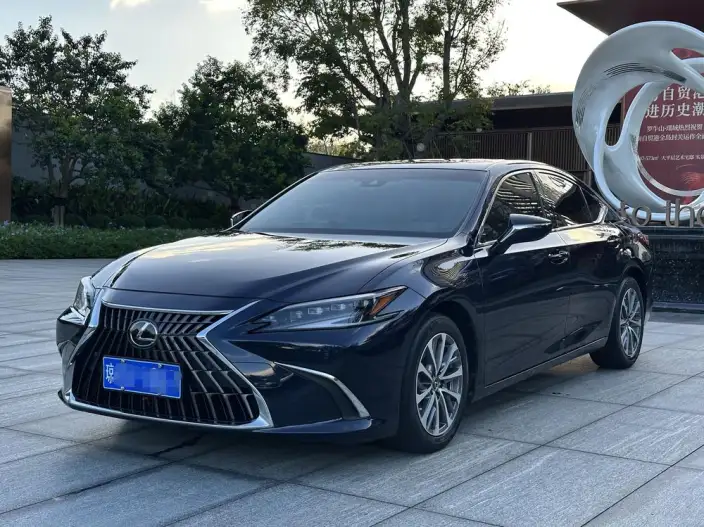 Lexus ES 2022 Model 300h Superior Edition – фото 1