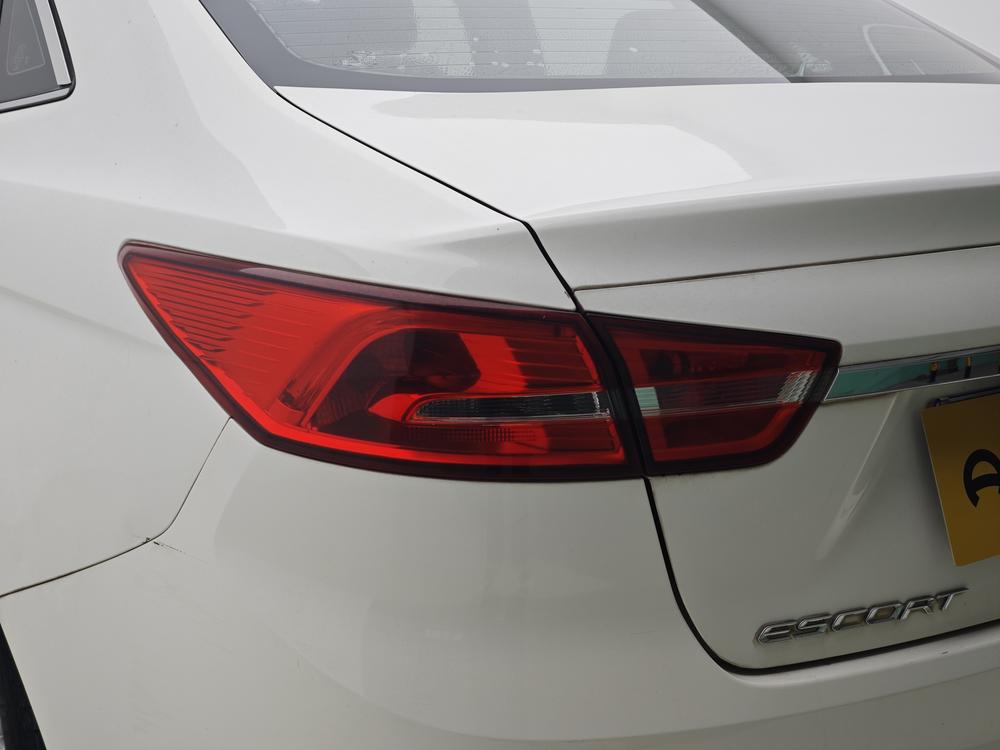 Ford Escort 2015 1.5L Automatic Fashion – фото 13