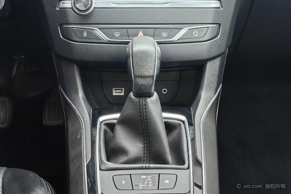 Peugeot 408 2016 1.6T Automatic Luxury – фото 14