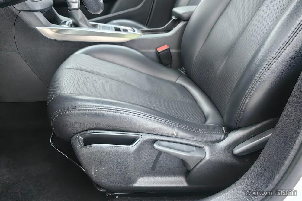 Peugeot 408 2016 1.6T Automatic Luxury – фото 18