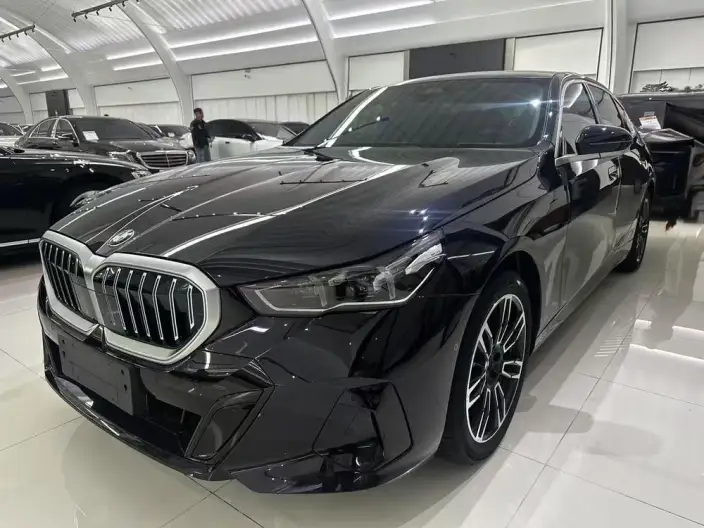BMW 5 Series 2026 Model 525Li M Sports Set – фото 1