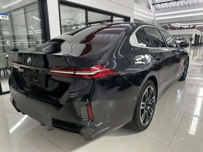BMW 5 Series 2026 Model 525Li M Sports Set – фото 5
