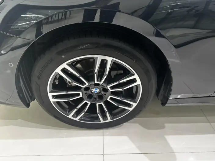 BMW 5 Series 2026 Model 525Li M Sports Set – фото 8