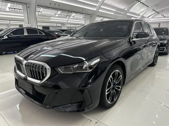 BMW 5 Series 2026 Model 525Li M Sports Set – фото 1