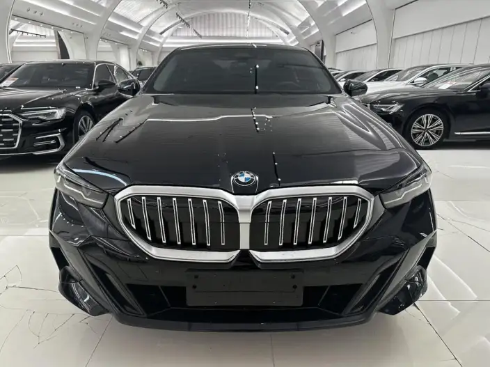 BMW 5 Series 2026 Model 525Li M Sports Set – фото 2