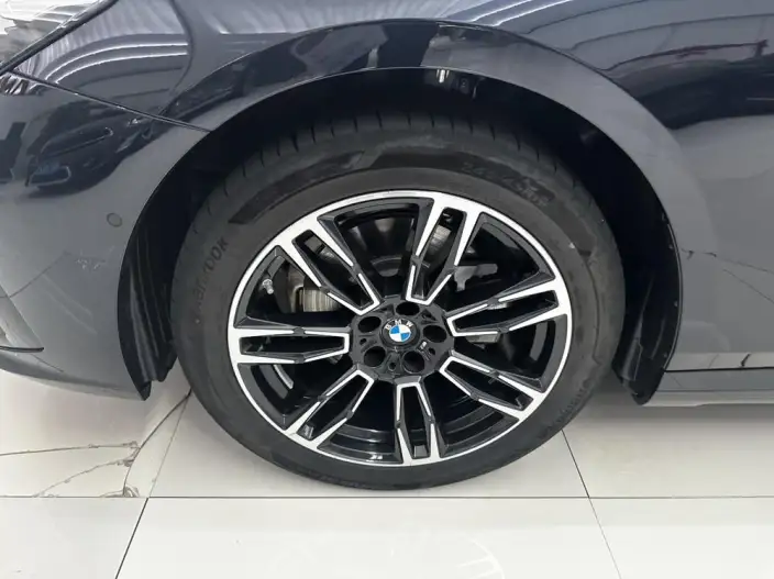BMW 5 Series 2026 Model 525Li M Sports Set – фото 8