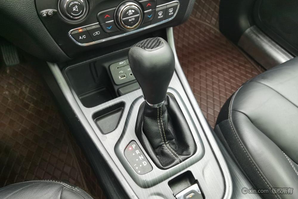 Jeep Cherokee 2016 модификация 2.0L Luxgen превосходить Edition – фото 14