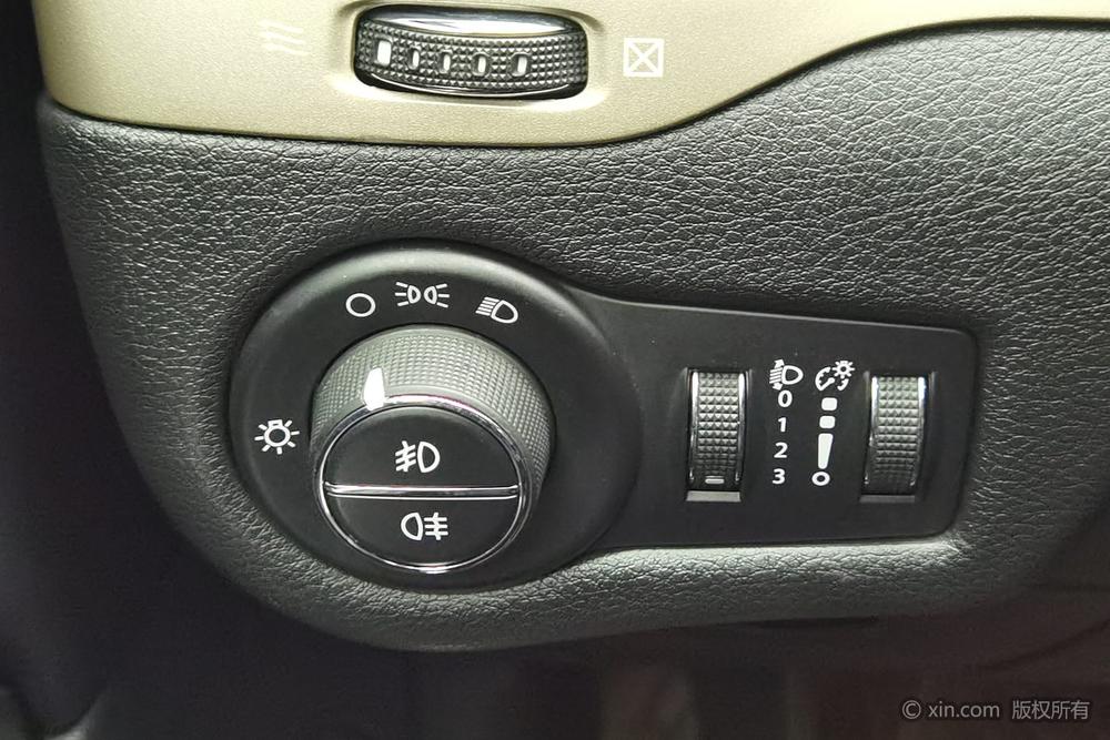 Jeep Cherokee 2016 модификация 2.0L Luxgen превосходить Edition – фото 15