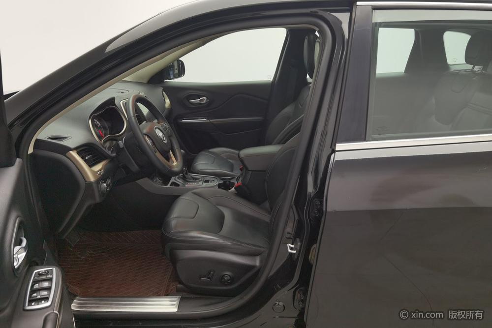 Jeep Cherokee 2016 модификация 2.0L Luxgen превосходить Edition – фото 16