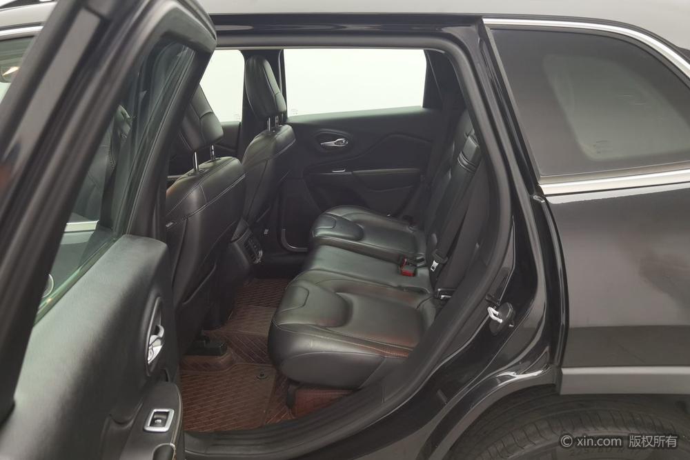 Jeep Cherokee 2016 модификация 2.0L Luxgen превосходить Edition – фото 19