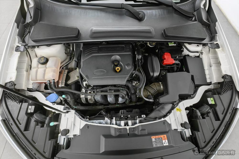 Ford Focus 2021 1.5L Automatic Diamond – фото 5