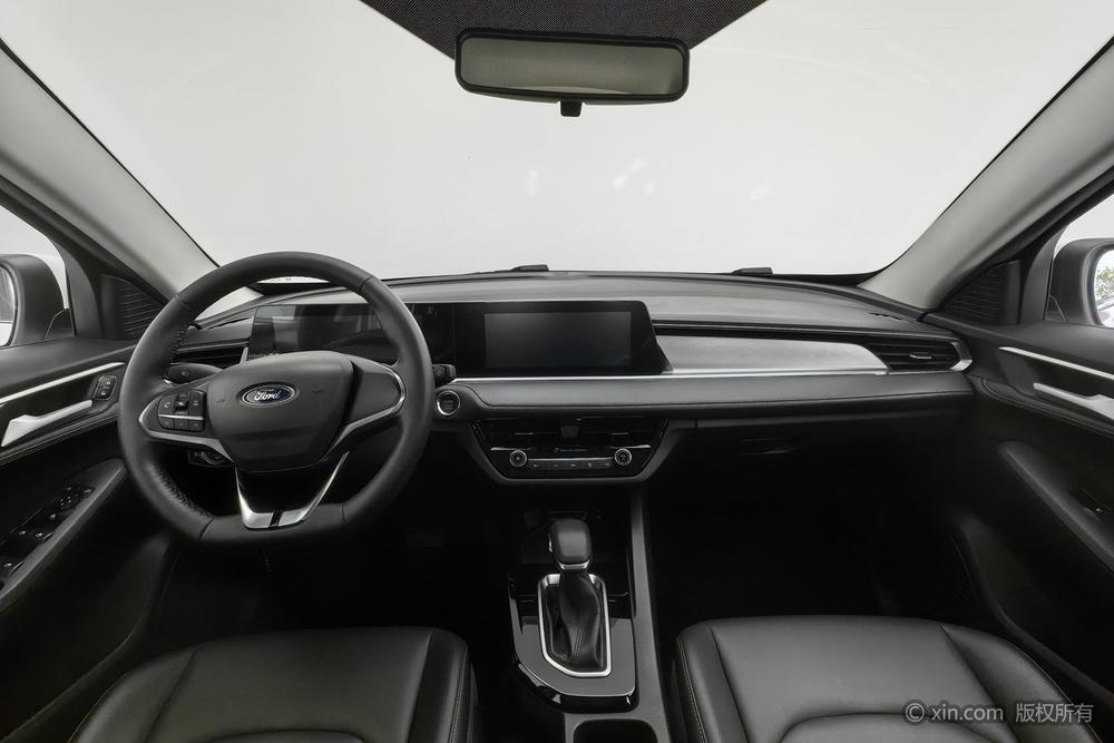 Ford Focus 2021 1.5L Automatic Diamond – фото 13