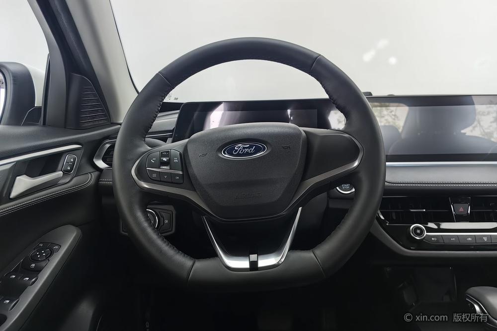 Ford Focus 2021 1.5L Automatic Diamond – фото 15