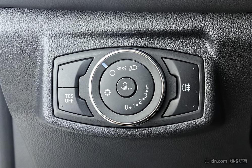 Ford Focus 2021 1.5L Automatic Diamond – фото 17