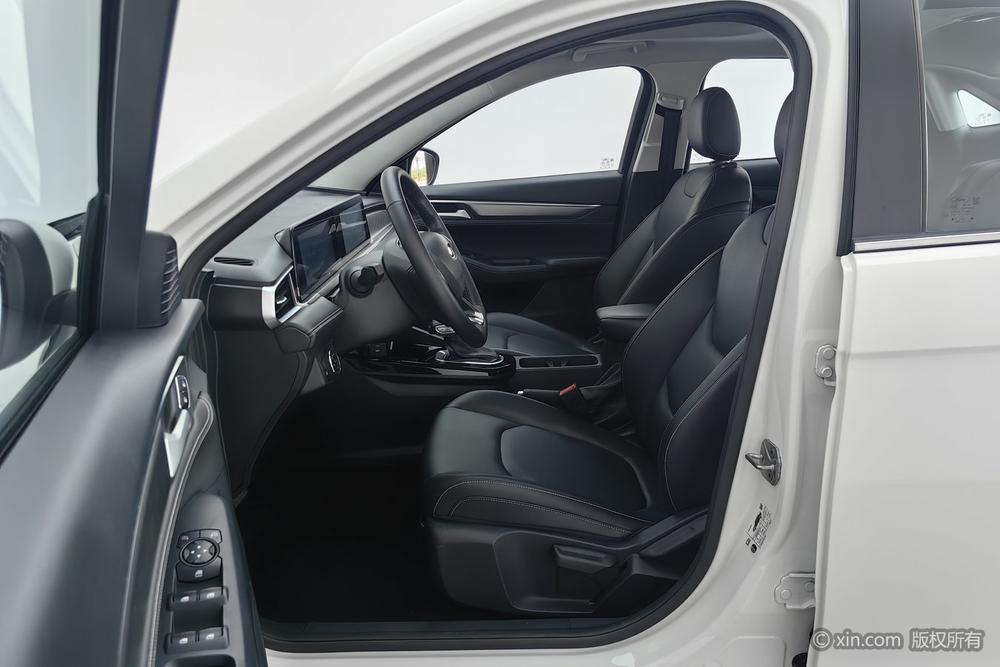 Ford Focus 2021 1.5L Automatic Diamond – фото 18