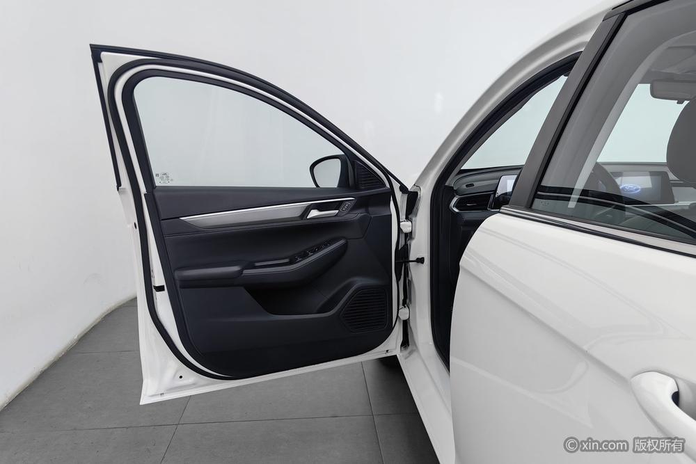 Ford Focus 2021 1.5L Automatic Diamond – фото 21