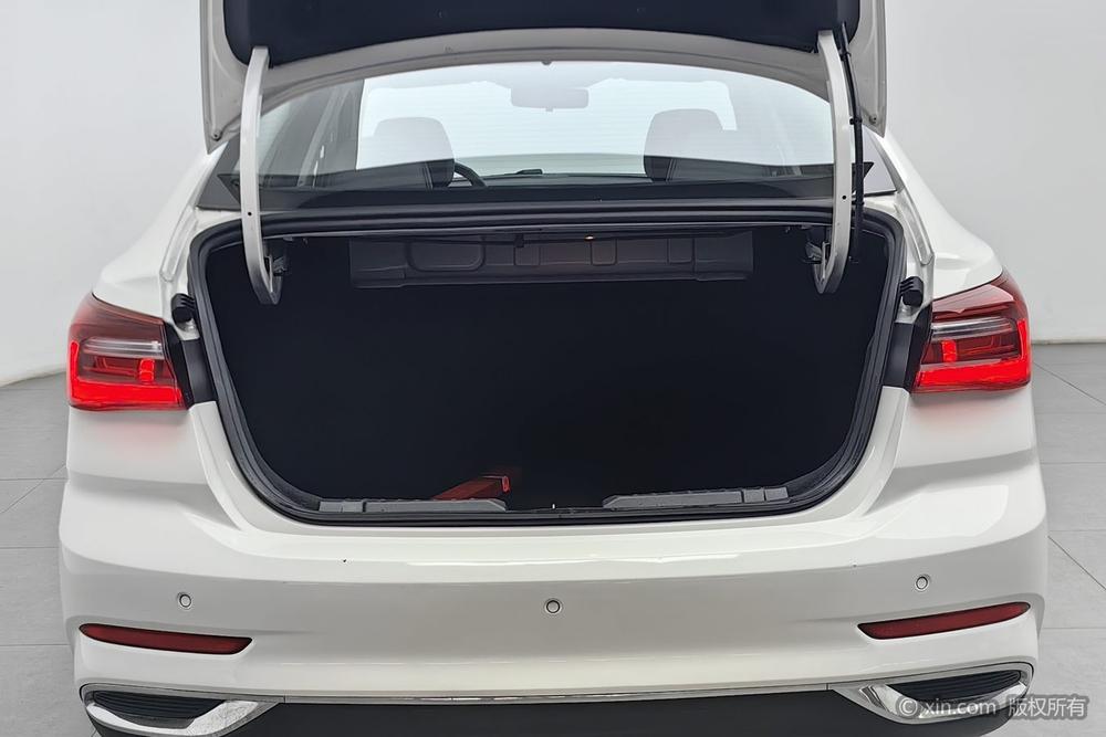 Ford Focus 2021 1.5L Automatic Diamond – фото 23