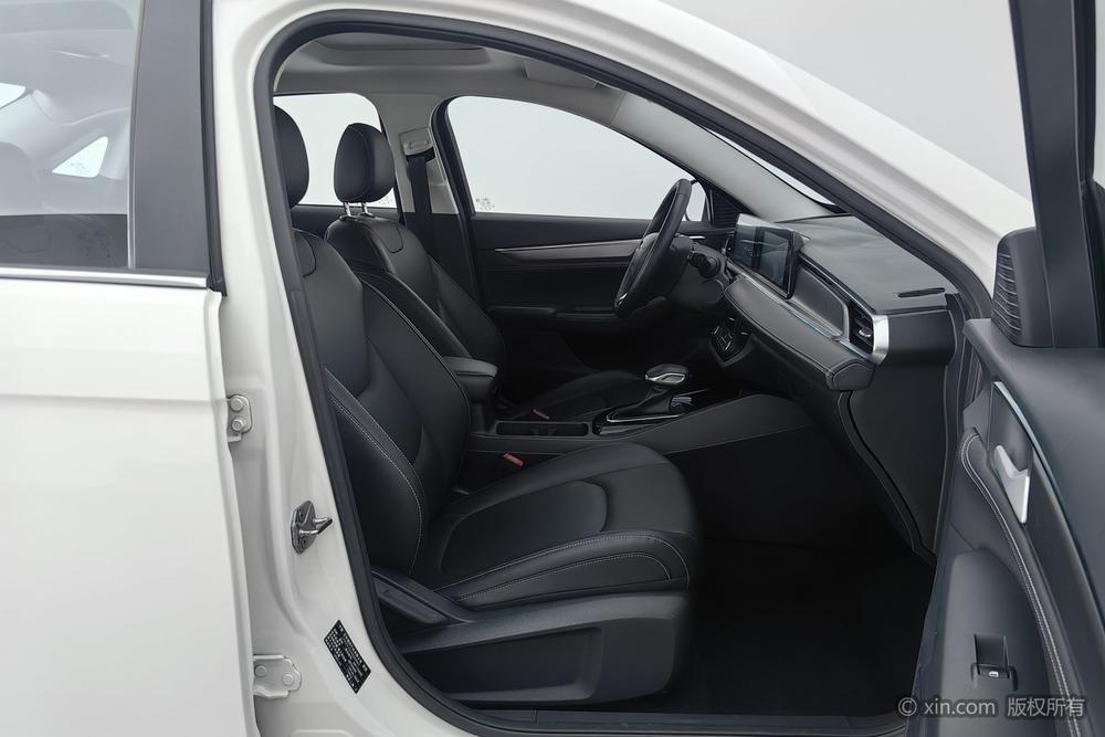 Ford Focus 2021 1.5L Automatic Diamond – фото 24